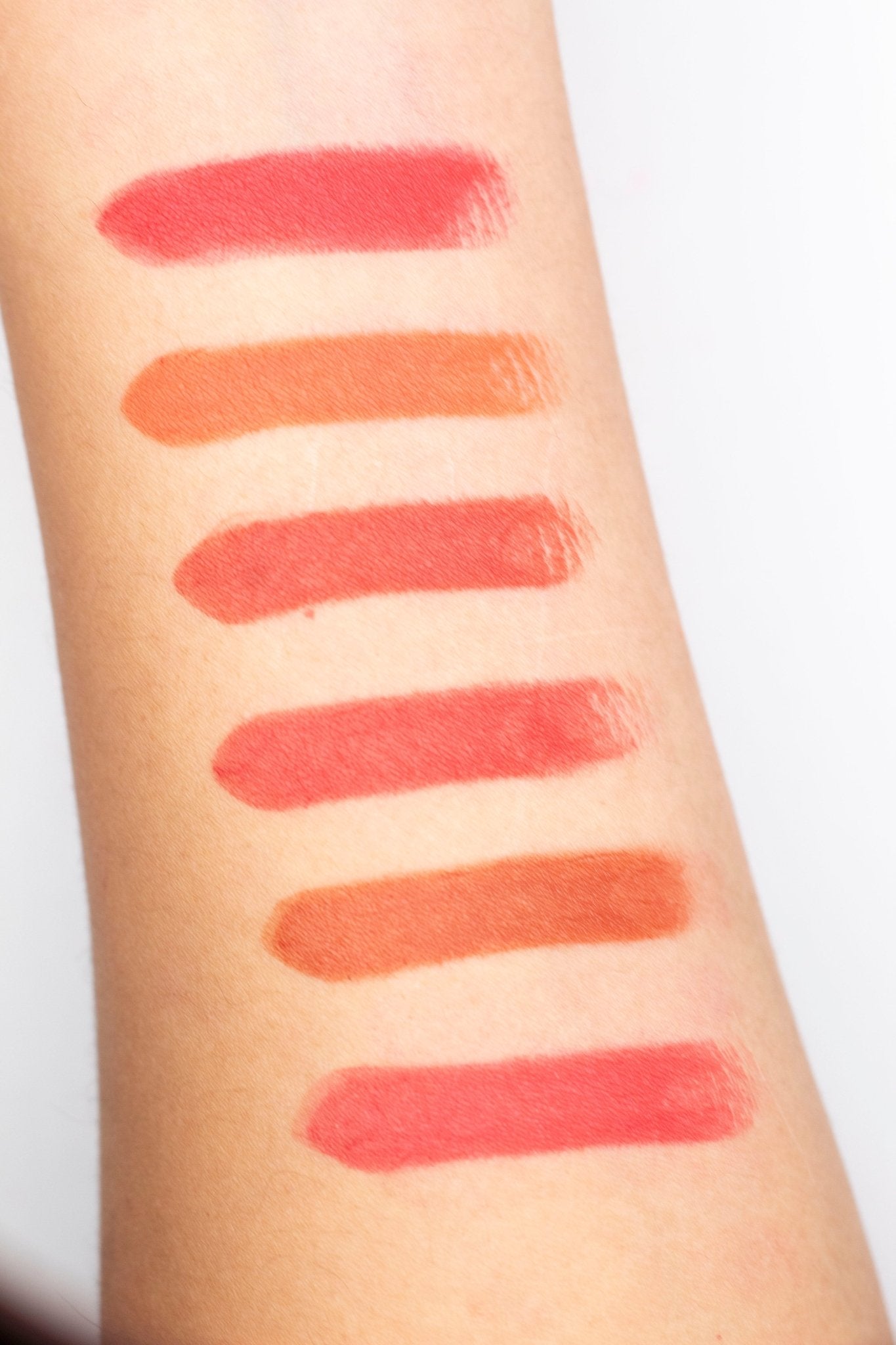 Labial en Barra Diseño en Tendencia 6 Tonos – Mayoreo 24 Piezas - Safiye