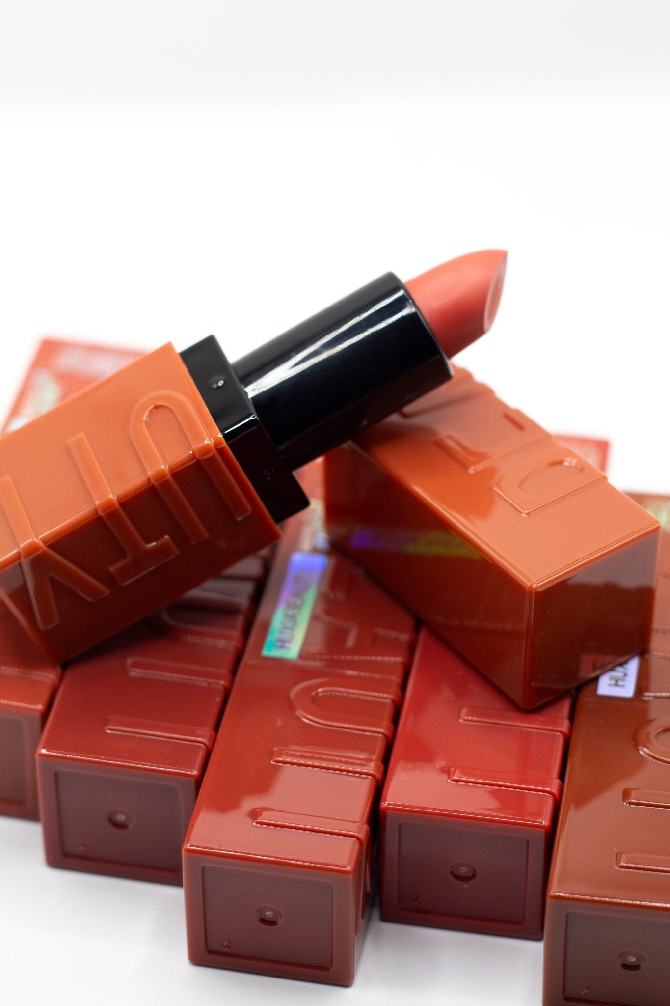 Labial en Barra Diseño en Tendencia 6 Tonos – Mayoreo 24 Piezas - Safiye