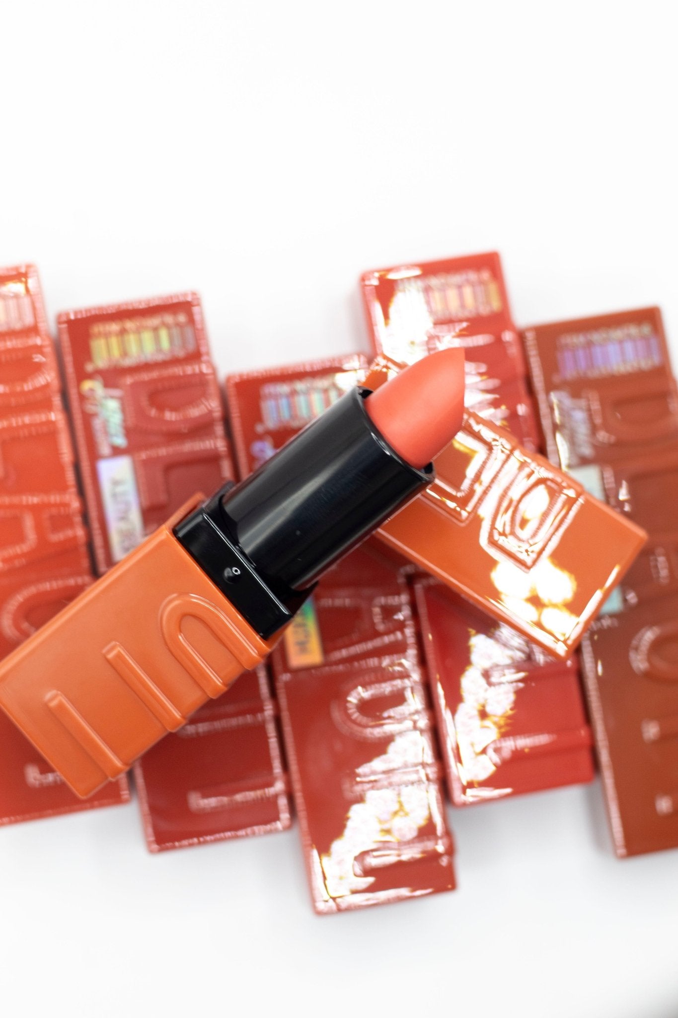 Labial en Barra Diseño en Tendencia 6 Tonos – Mayoreo 24 Piezas - Safiye