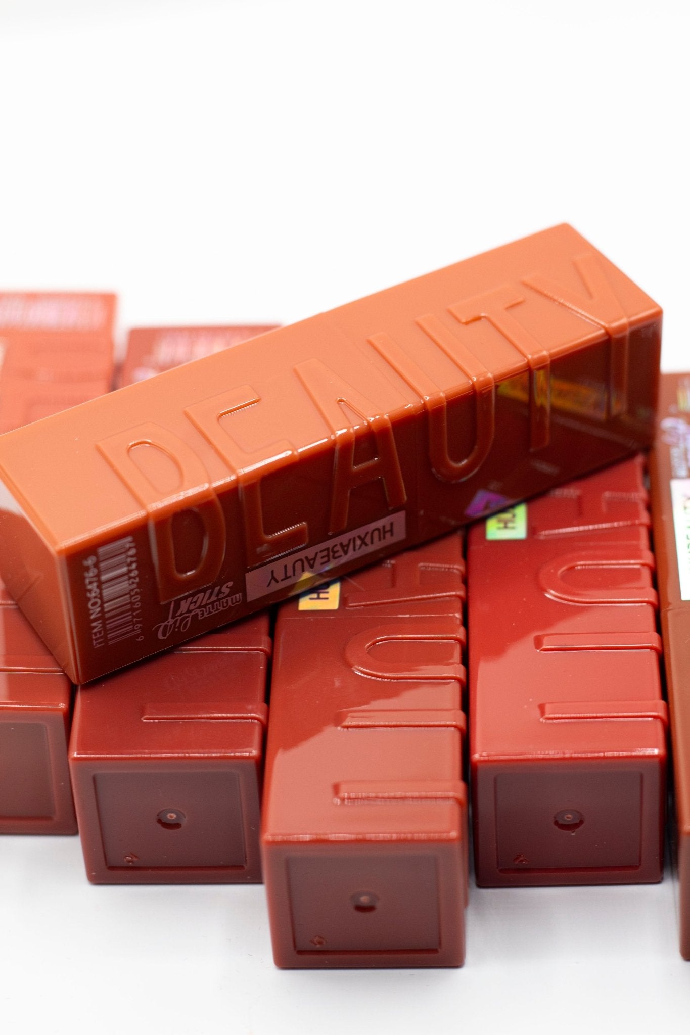 Labial en Barra Diseño en Tendencia 6 Tonos – Mayoreo 24 Piezas - Safiye