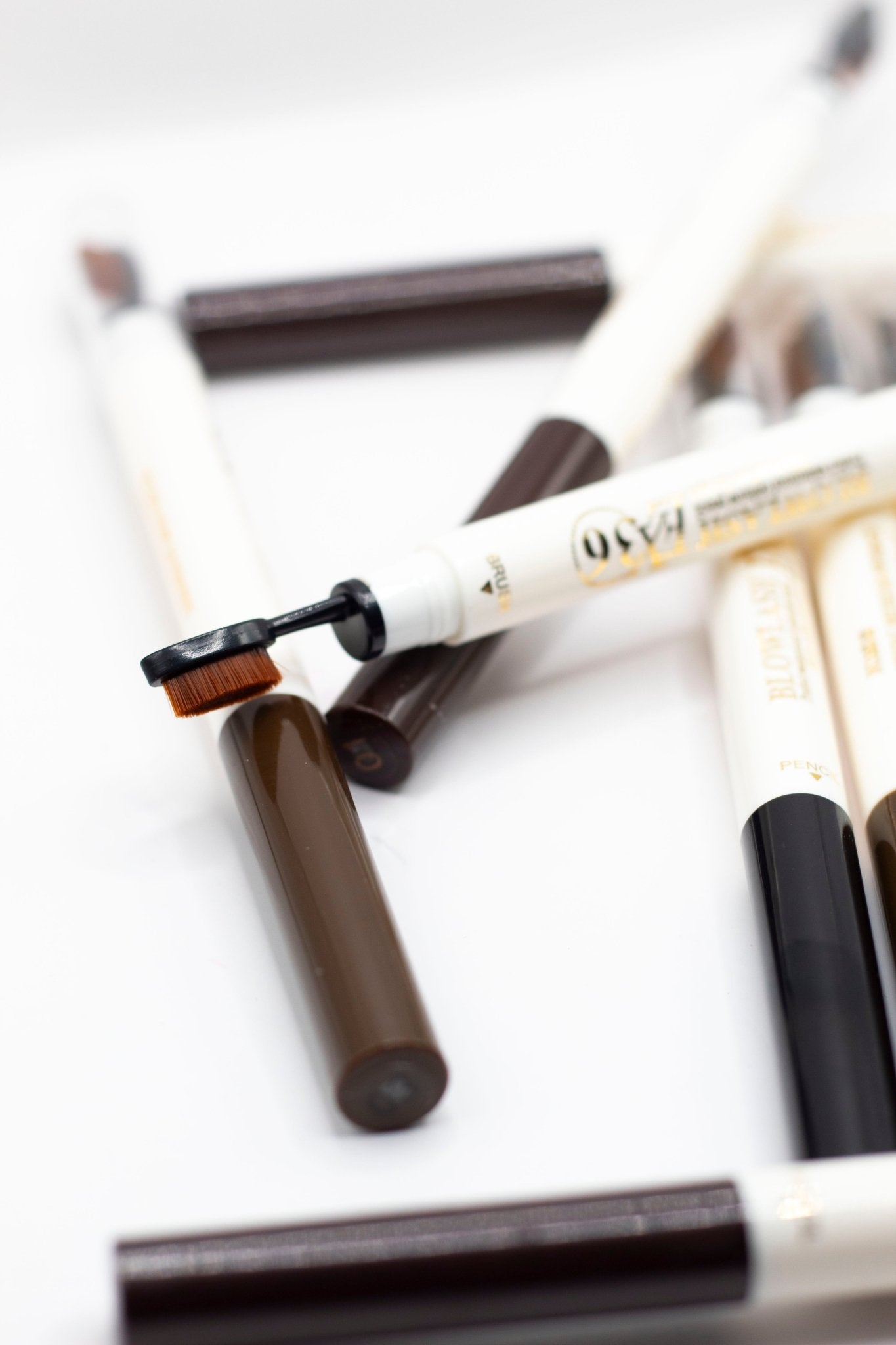 Lápiz Retráctil para Ceja con Brocha 4 Tonos – Caja Mayoreo 24 Piezas - Safiye