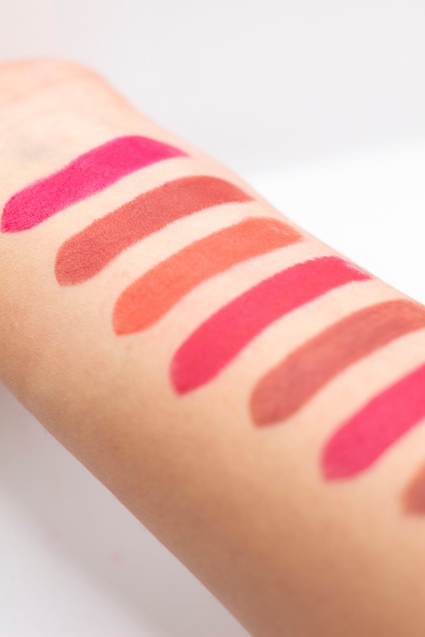 Labial en Barra Diseño Gatito Mate 12 Tonos – Mayoreo 24 Piezas - Safiye