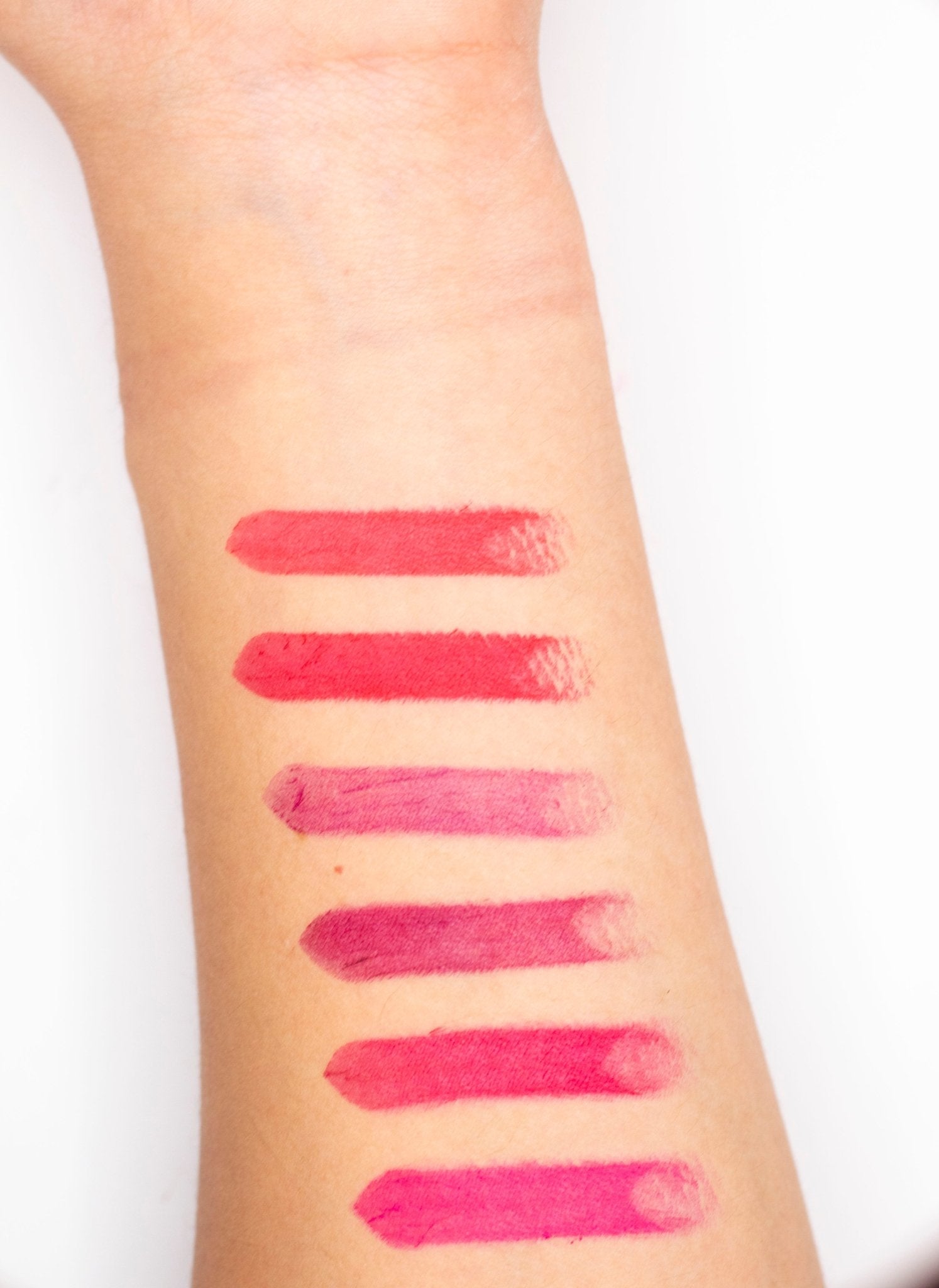 Labial en Barra Diseño Elegante Mate 6 Tonos – Mayoreo 24 Piezas - Safiye